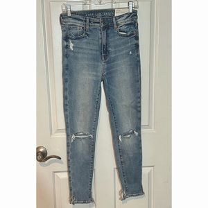American Eagle Hi-Rise Jeans Super Stretch (SIZE 4)